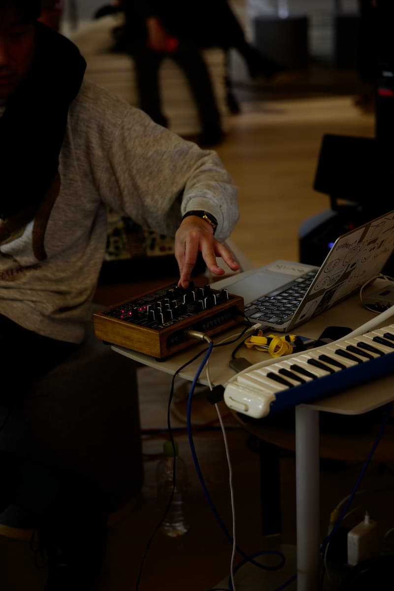 Shuta Hasunuma "unpeople + 1 people #07" Hanatsubaki x fibona "unpeople" Sound Performance &amp; Talk Session